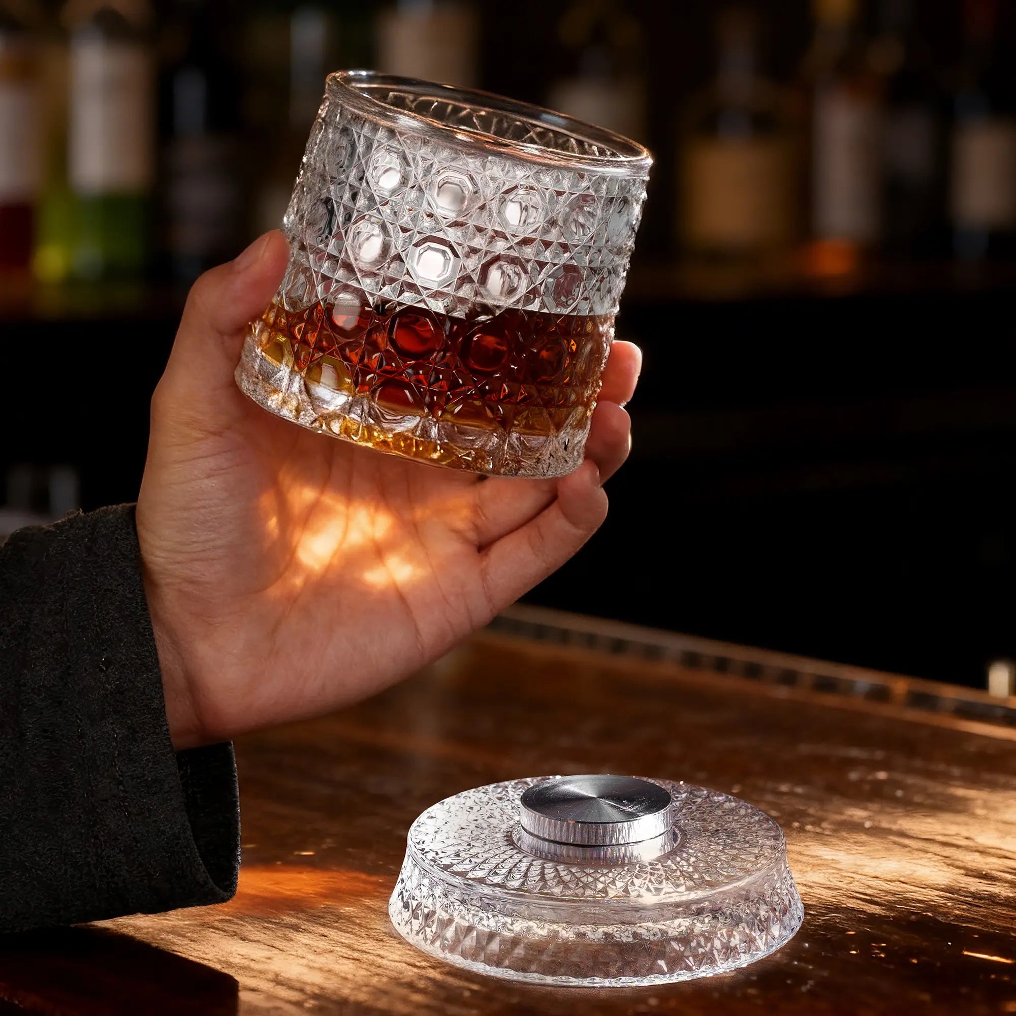 Luxiko Rotating Whisky Glass – 360° Spinning Crystal Whiskey Tumbler with Glass Base, Premium Scotch, Bourbon & Cocktail Drinking Glass
