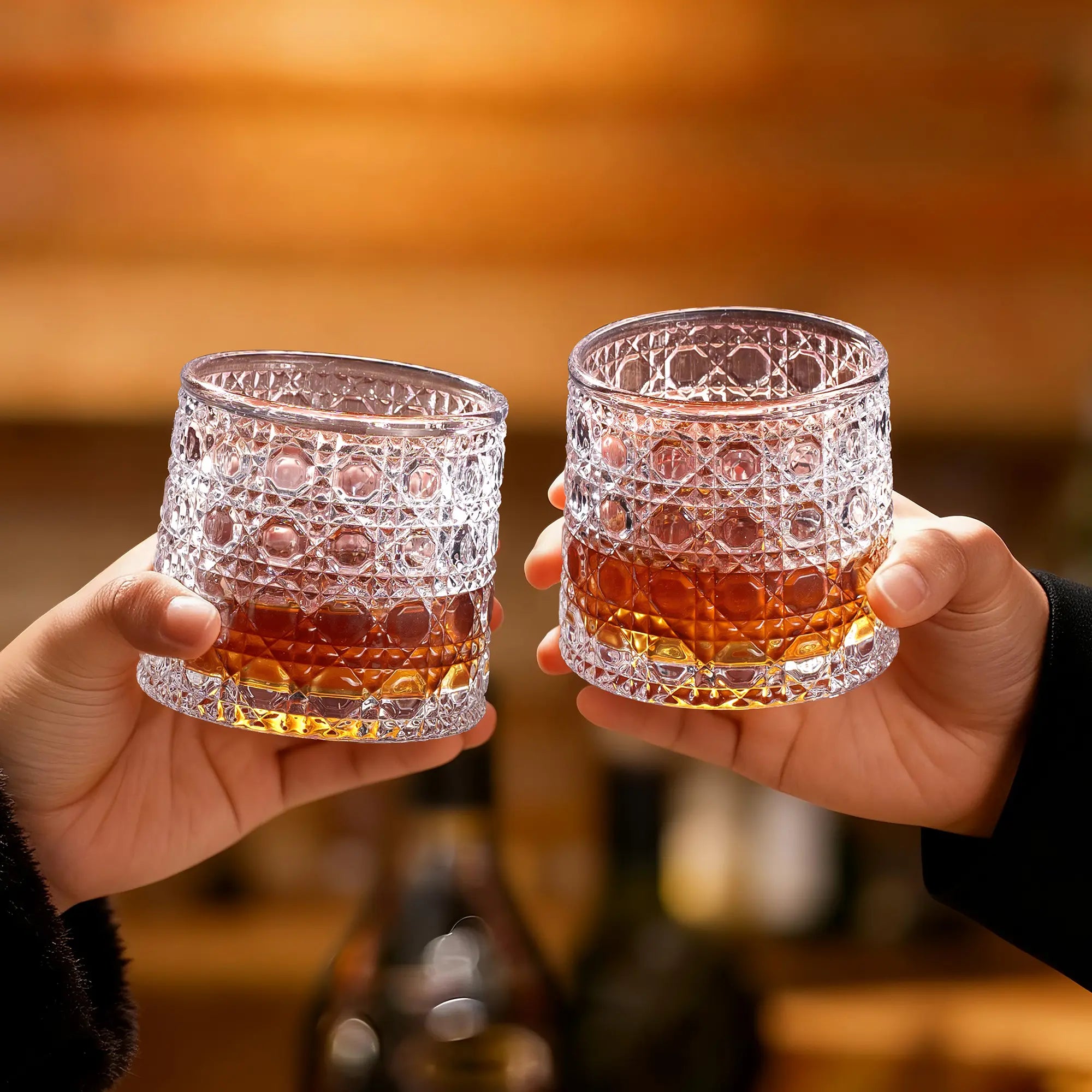 Luxiko Rotating Whisky Glass – 360° Spinning Crystal Whiskey Tumbler with Glass Base, Premium Scotch, Bourbon & Cocktail Drinking Glass